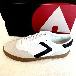 SOLD NIB Airwalk Grip-J, Men’s Size 12, Sneaker Skate Casual Shoe, White Black